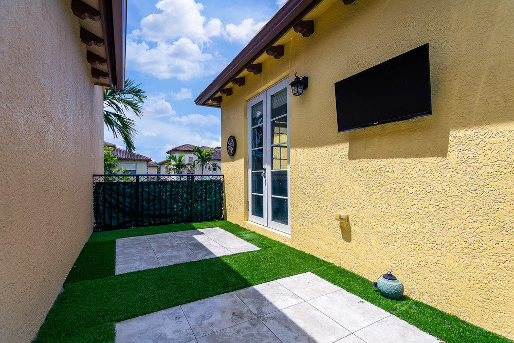 111 Via Poinciana Street Boca Raton, FL 33487 - Photo 8 of 38 MASTER DECK