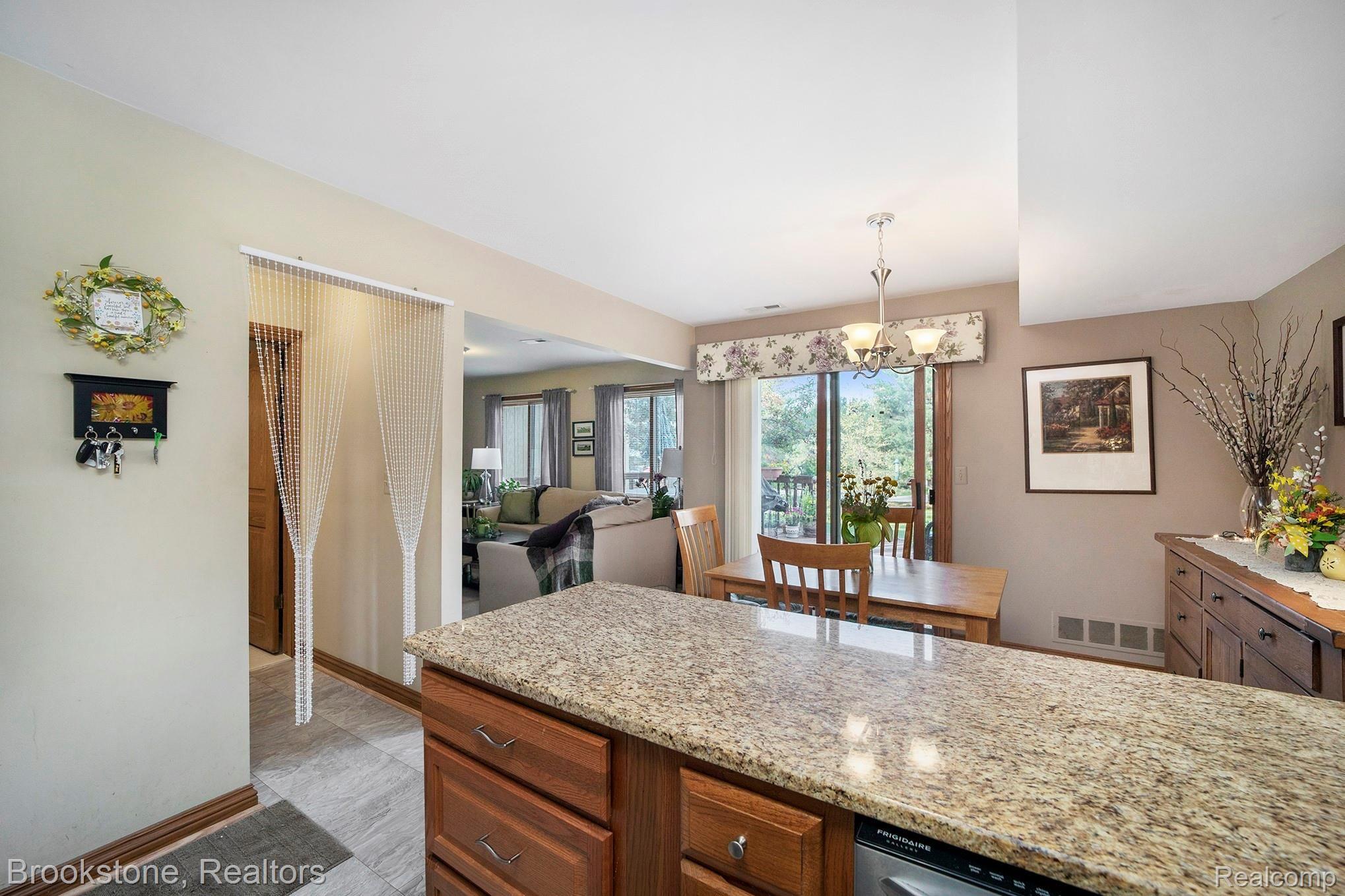 2285 Rochelle Park Drive, Unit 122 Rochester, MI 48309 - Photo 14 of 32 017A1076.jpg