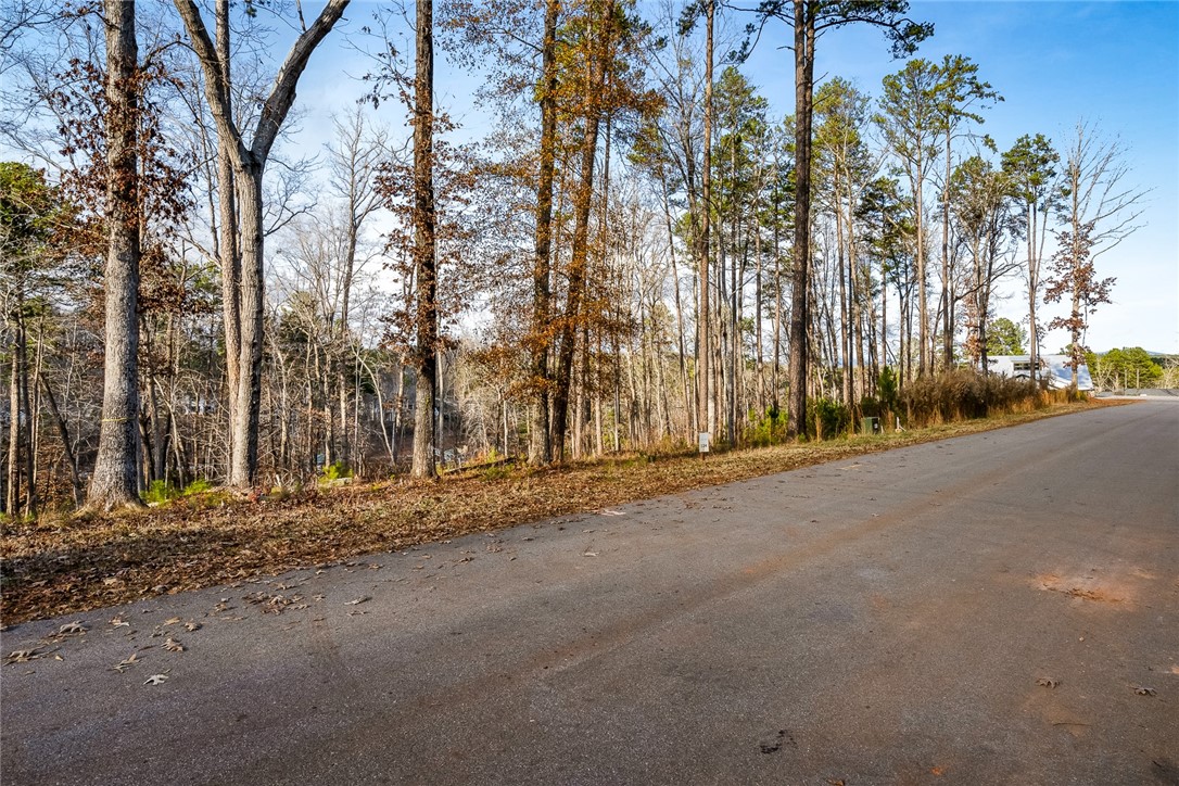 1377 Harbor Ridge Road Seneca, SC 29672 - Photo 4 of 23 Gallery Image 4