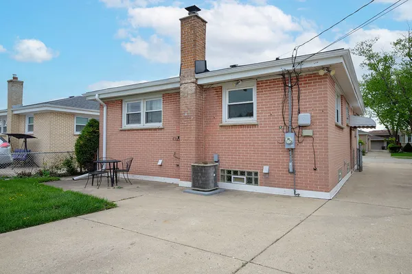 $3,000 | 4909 North Orange Avenue, Norridge, IL 60706
