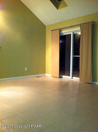 208 Pin Oak Road Stroudsburg, PA 18360 - Photo 13 of 33 C:\fakepath\13 Family Room