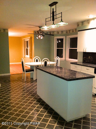 208 Pin Oak Road Stroudsburg, PA 18360 - Photo 9 of 33 C:\fakepath\9 Kitchen