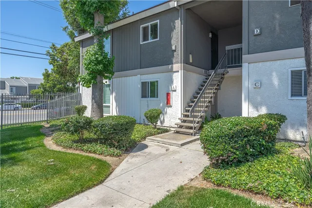 $470,000 | 2875 South Fairview Street, Unit B, Santa Ana, CA 92704