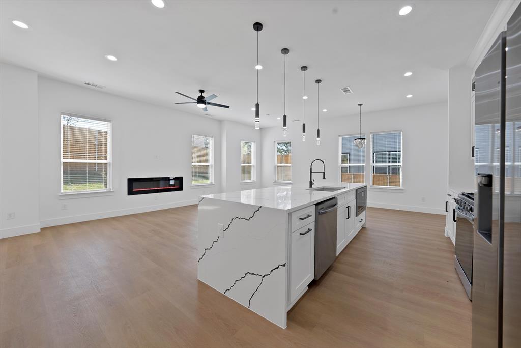 308 East 7th Street Dallas, TX 75203 - Photo 21 of 33 a large kitchen with stainless steel appliances kitchen island granite countertop a large counter top and sink