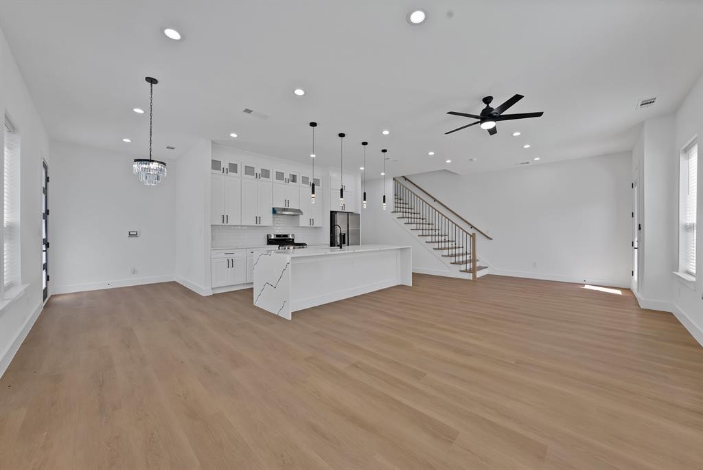308 East 7th Street Dallas, TX 75203 - Photo 23 of 33 a view of empty room with wooden floor and ceiling fan