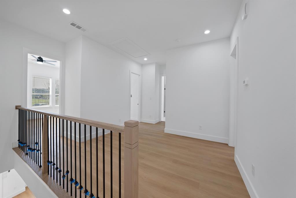 308 East 7th Street Dallas, TX 75203 - Photo 25 of 33 a view of a hallway