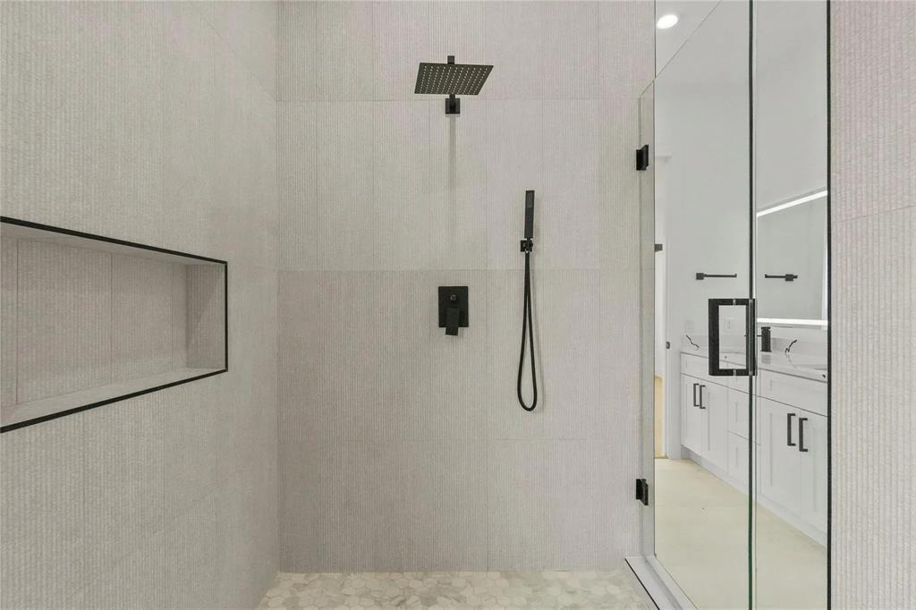 308 East 7th Street Dallas, TX 75203 - Photo 31 of 33 a bathroom with a shower