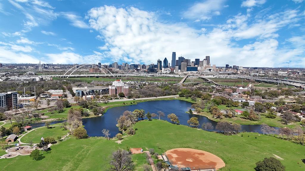 308 East 7th Street Dallas, TX 75203 - Photo 9 of 33 a view of a lake with a city