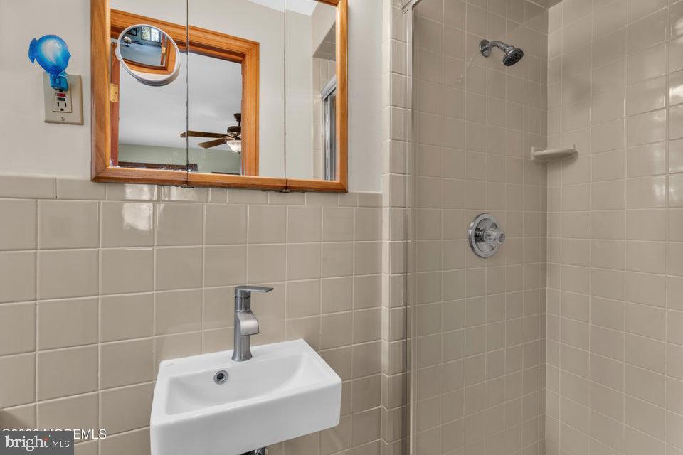 535 Carroll Fox Road Brick, NJ 08724 - Photo 17 of 31 a bathroom with a sink and a mirror