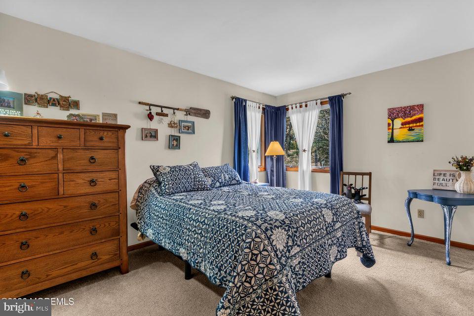 535 Carroll Fox Road Brick, NJ 08724 - Photo 18 of 31 a living room with a bed and furniture