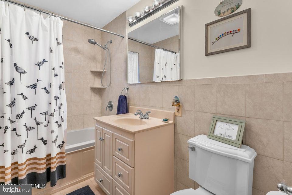 535 Carroll Fox Road Brick, NJ 08724 - Photo 20 of 31 a bathroom with a sink toilet and shower