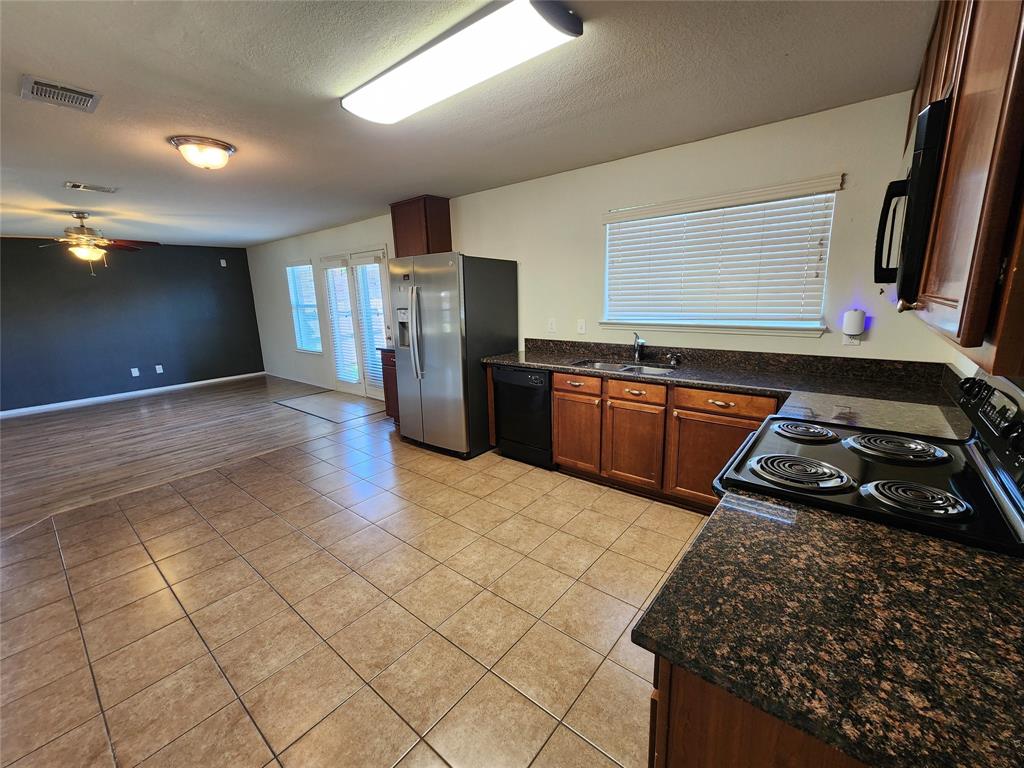 5709 Valley Stream Way Fort Worth, TX 76244 - Photo 12 of 32