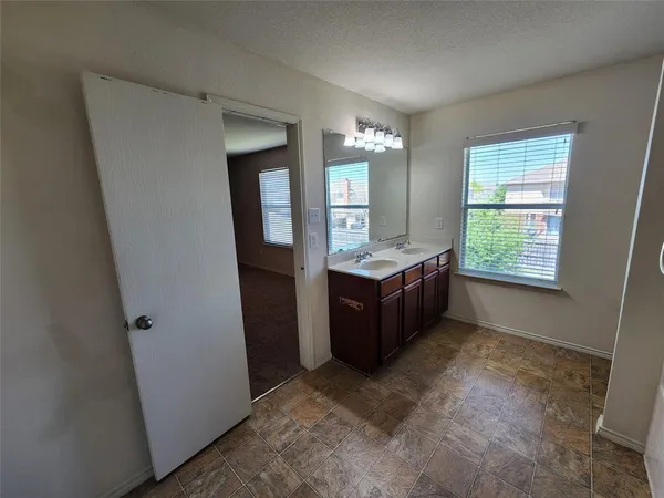 $2,200 | 5709 Valley Stream Way, Fort Worth, TX 76244