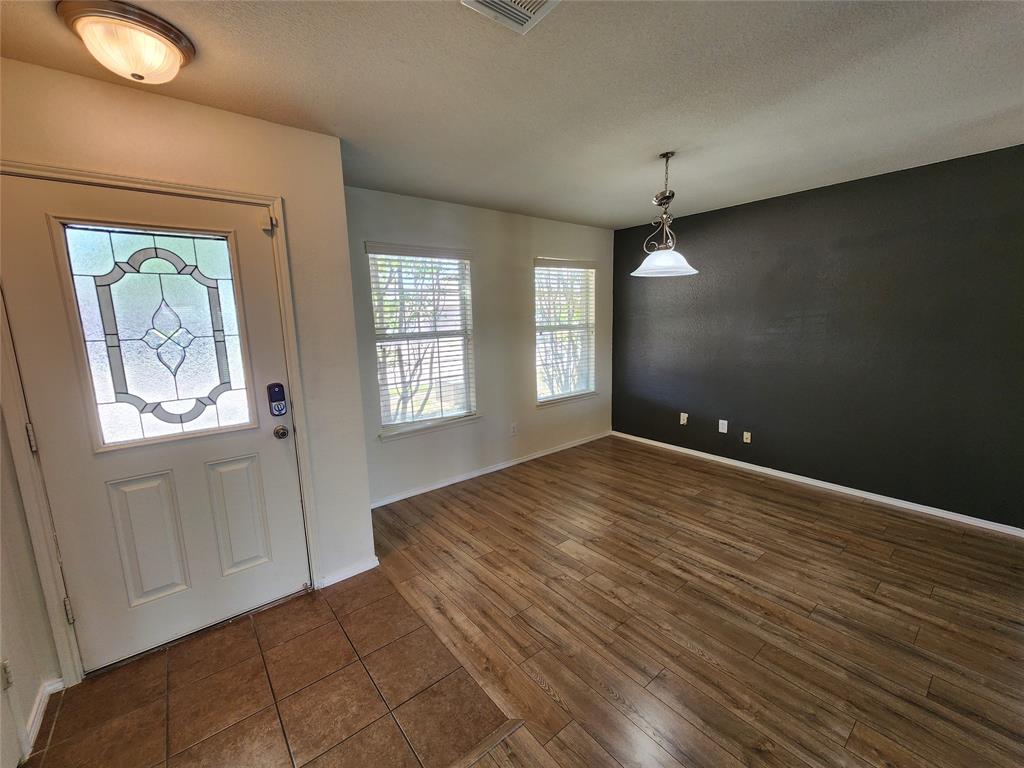 5709 Valley Stream Way Fort Worth, TX 76244 - Photo 2 of 32