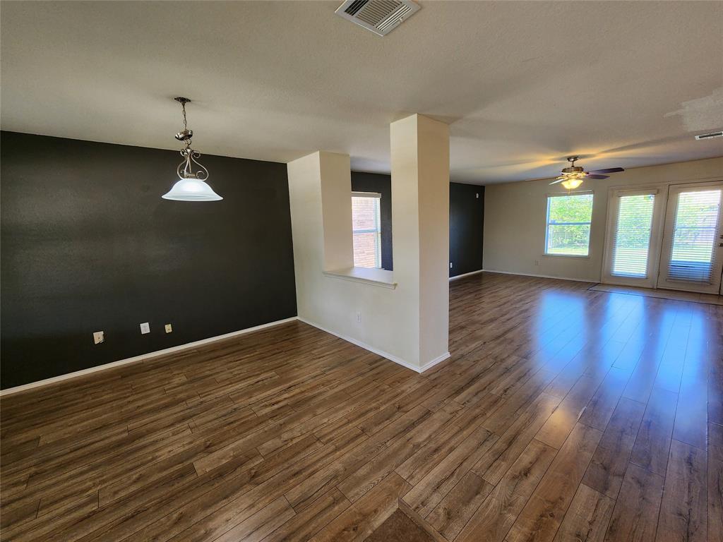 5709 Valley Stream Way Fort Worth, TX 76244 - Photo 3 of 32
