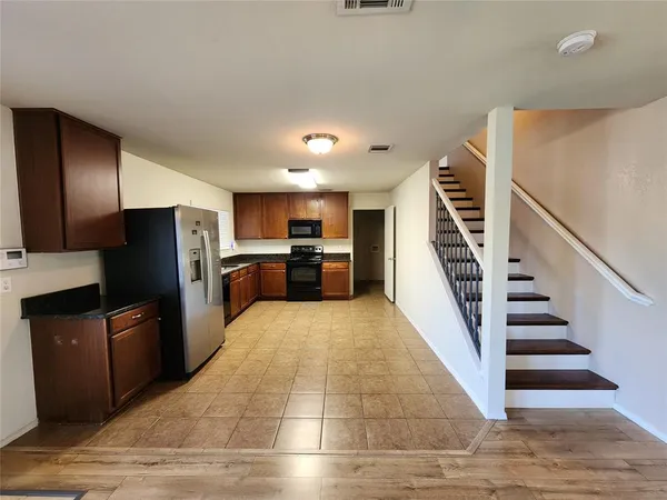 $2,200 | 5709 Valley Stream Way, Fort Worth, TX 76244