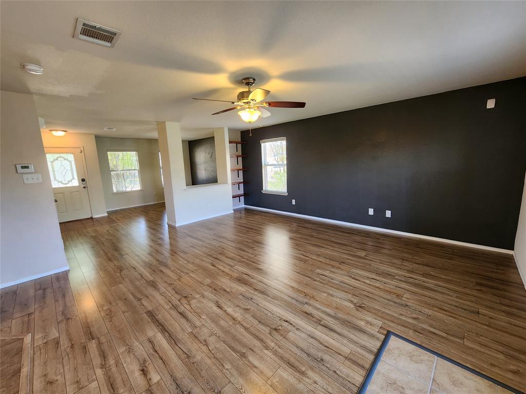 5709 Valley Stream Way Fort Worth, TX 76244 - Photo 6 of 32