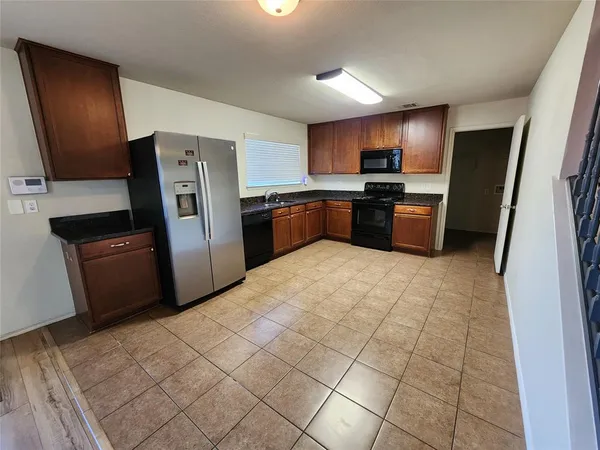 $2,200 | 5709 Valley Stream Way, Fort Worth, TX 76244