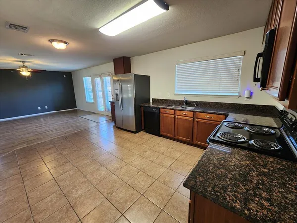 $2,200 | 5709 Valley Stream Way, Fort Worth, TX 76244