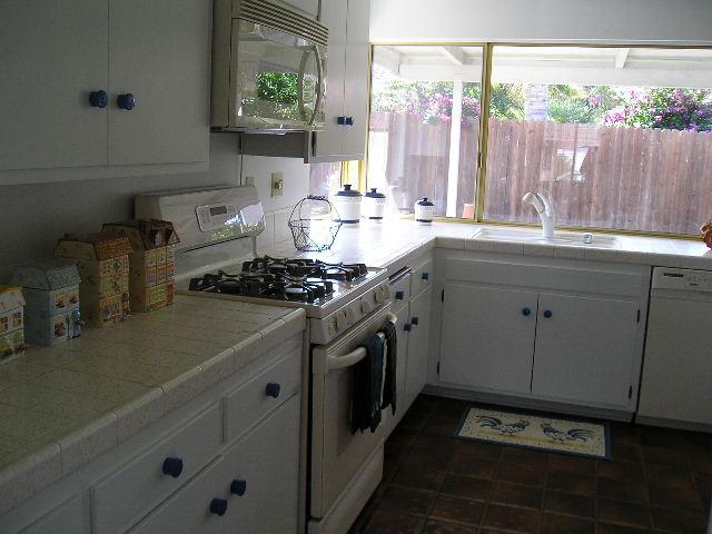 7263 Georgetown Road Goleta, CA 93117 - Photo 3 of 14 kitchen