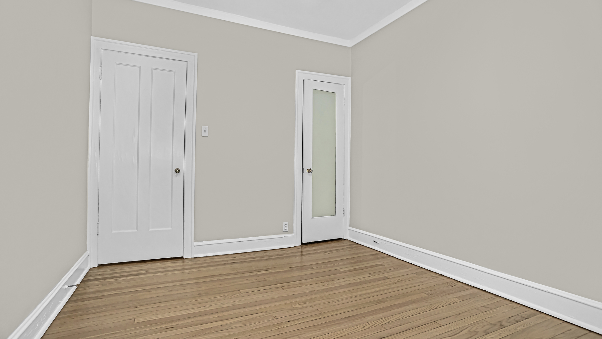 532 Sheridan Road, Unit 2B Evanston, IL 60202 - Photo 12 of 16 a view of an empty room with wooden floor