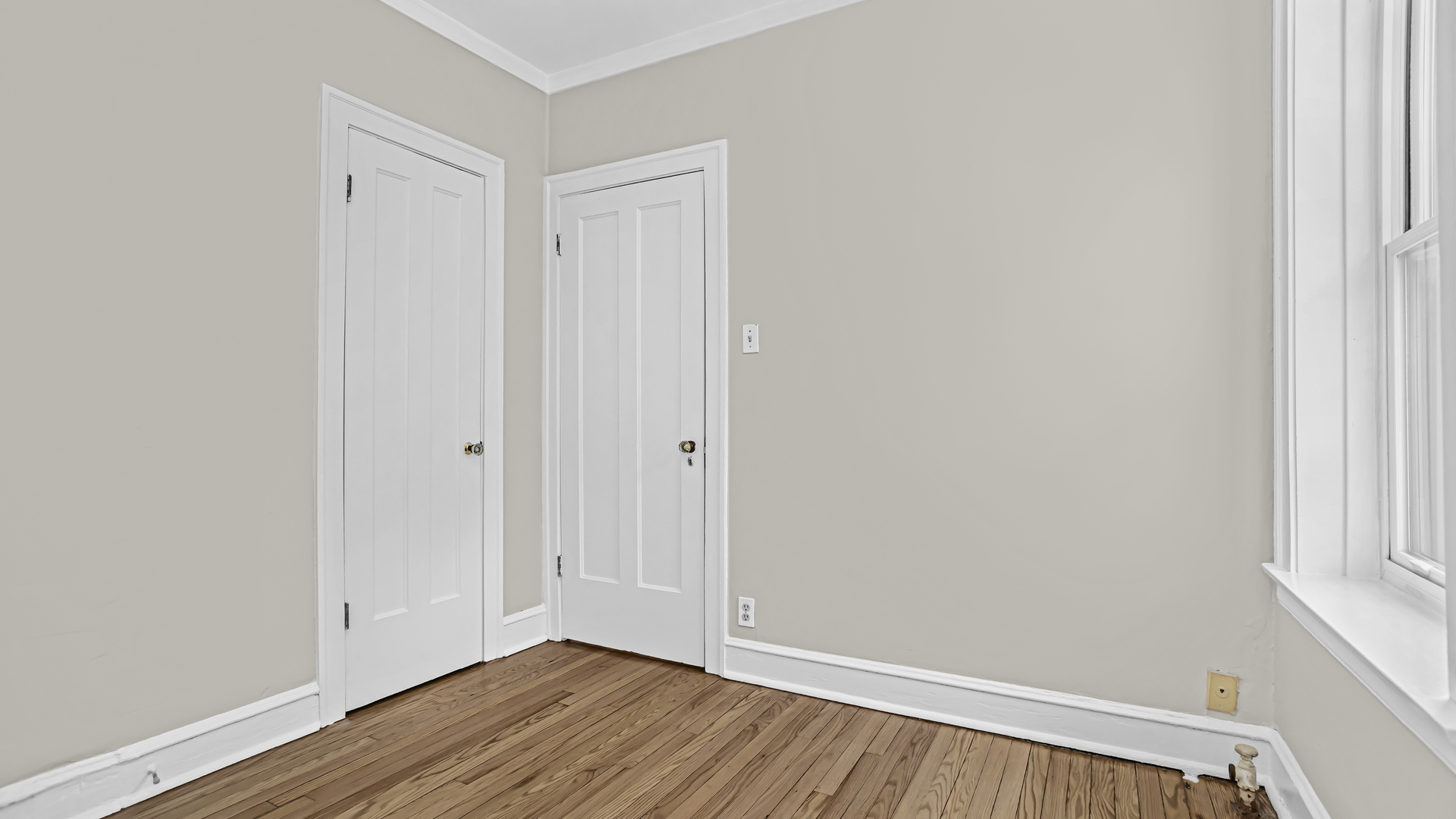 532 Sheridan Road, Unit 2B Evanston, IL 60202 - Photo 14 of 16 a view of an empty room with wooden floor