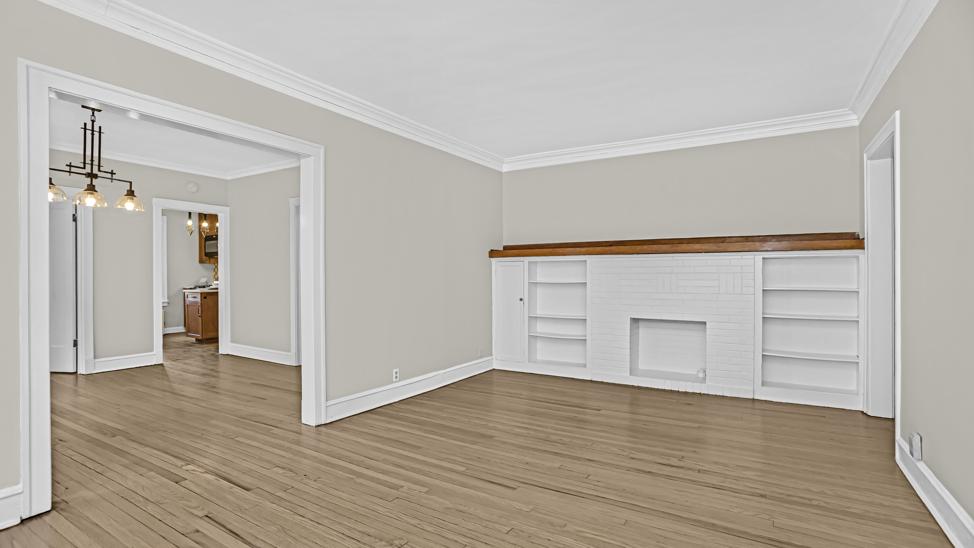 532 Sheridan Road, Unit 2B Evanston, IL 60202 - Photo 4 of 16 a view of an empty room with wooden floor