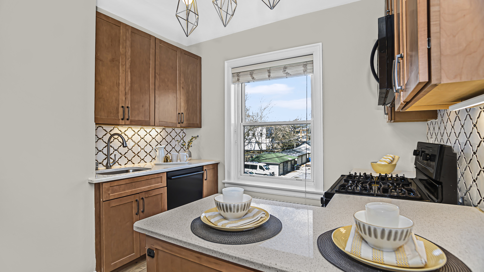 532 Sheridan Road, Unit 2B Evanston, IL 60202 - Photo 9 of 16 a kitchen with a table and a stove