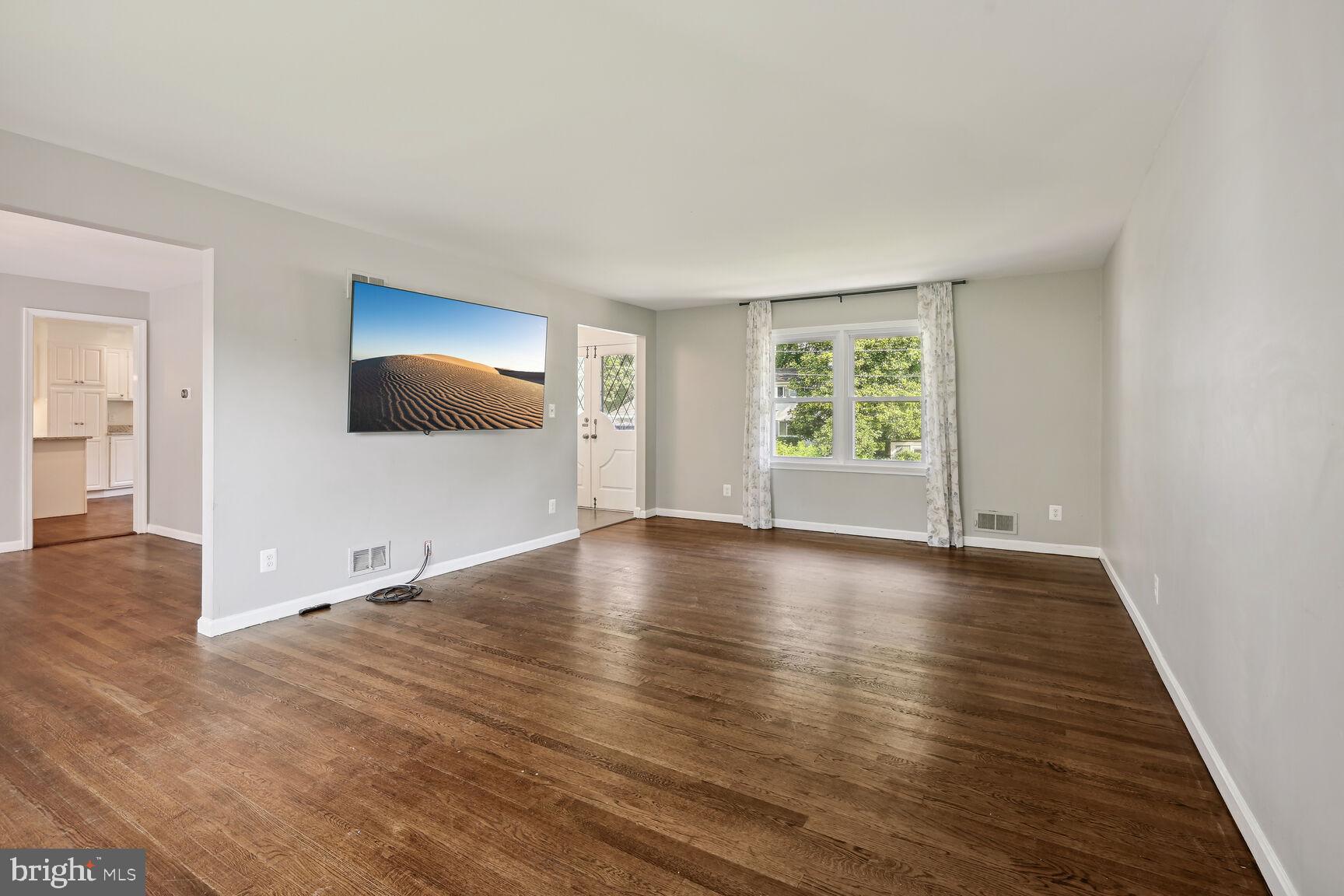 10411 Gatewood Terrace Silver Spring, MD 20903 - Photo 11 of 47 Family Room