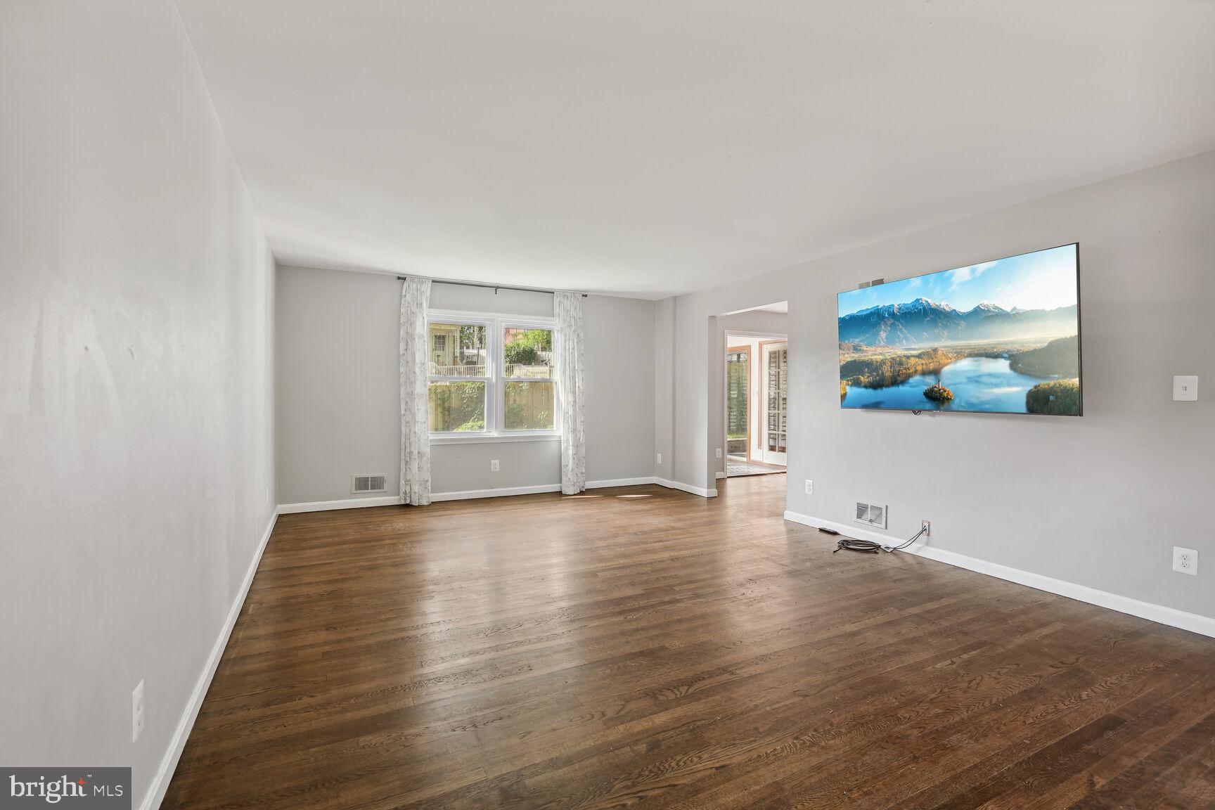 10411 Gatewood Terrace Silver Spring, MD 20903 - Photo 12 of 47 Family Room