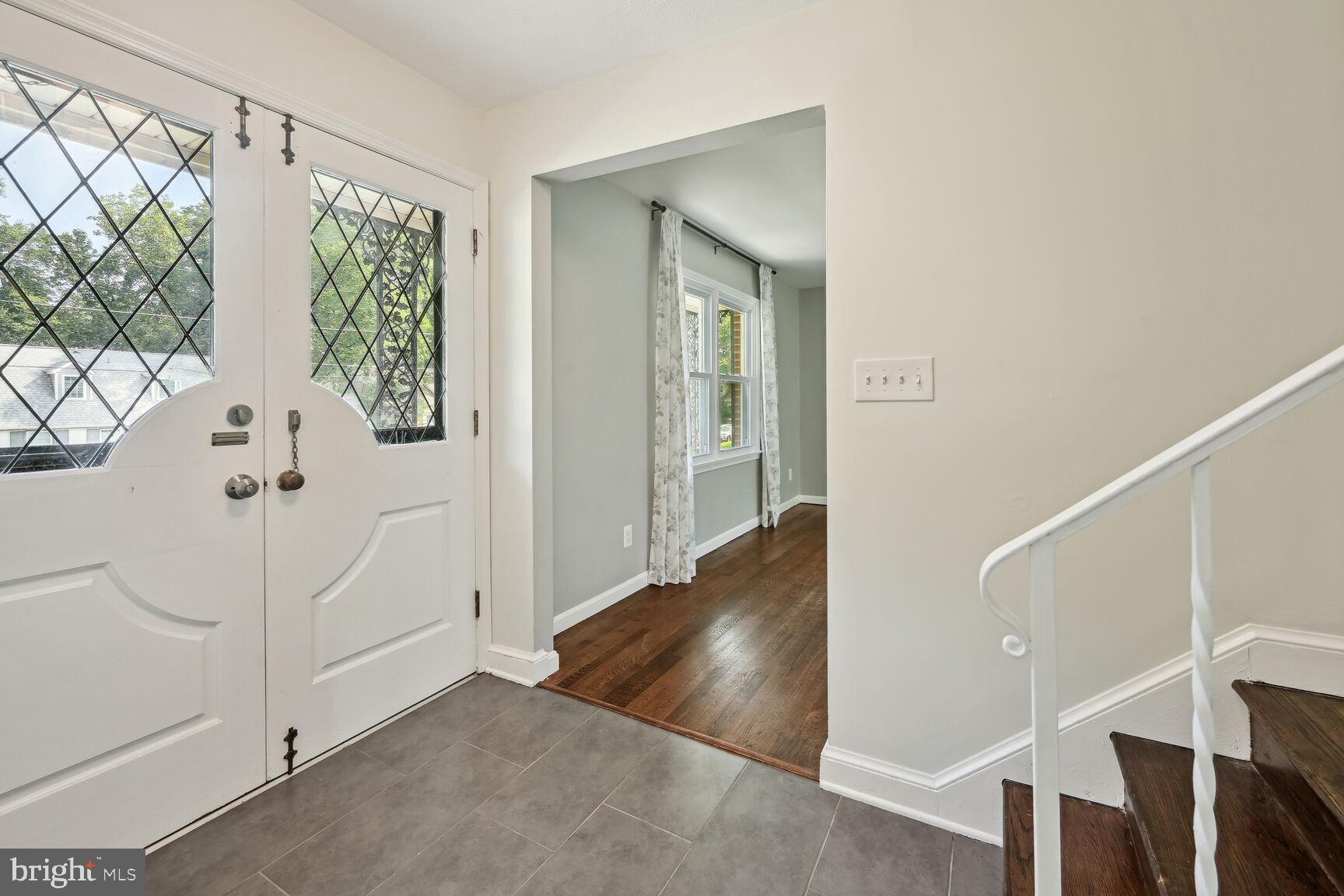10411 Gatewood Terrace Silver Spring, MD 20903 - Photo 8 of 47 Entryway