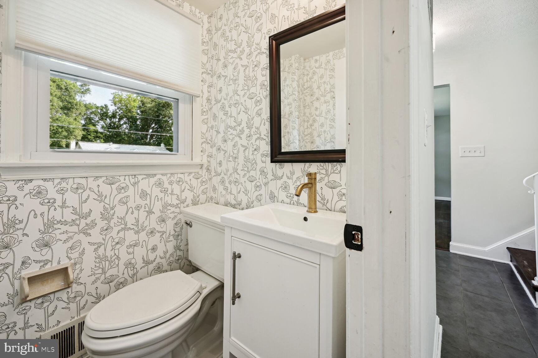 10411 Gatewood Terrace Silver Spring, MD 20903 - Photo 9 of 47 Powder Room