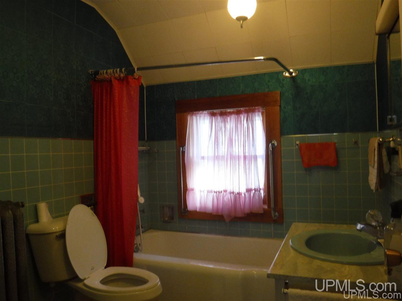 332 Kearsarge Street Calumet, MI 49913 - Photo 30 of 35