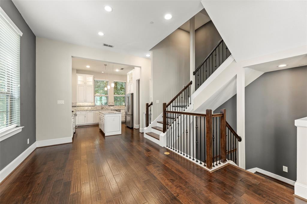 5469 Larkin Street, Unit 9 Houston, TX 77007 - Photo 3 of 38 Gallery Image 3