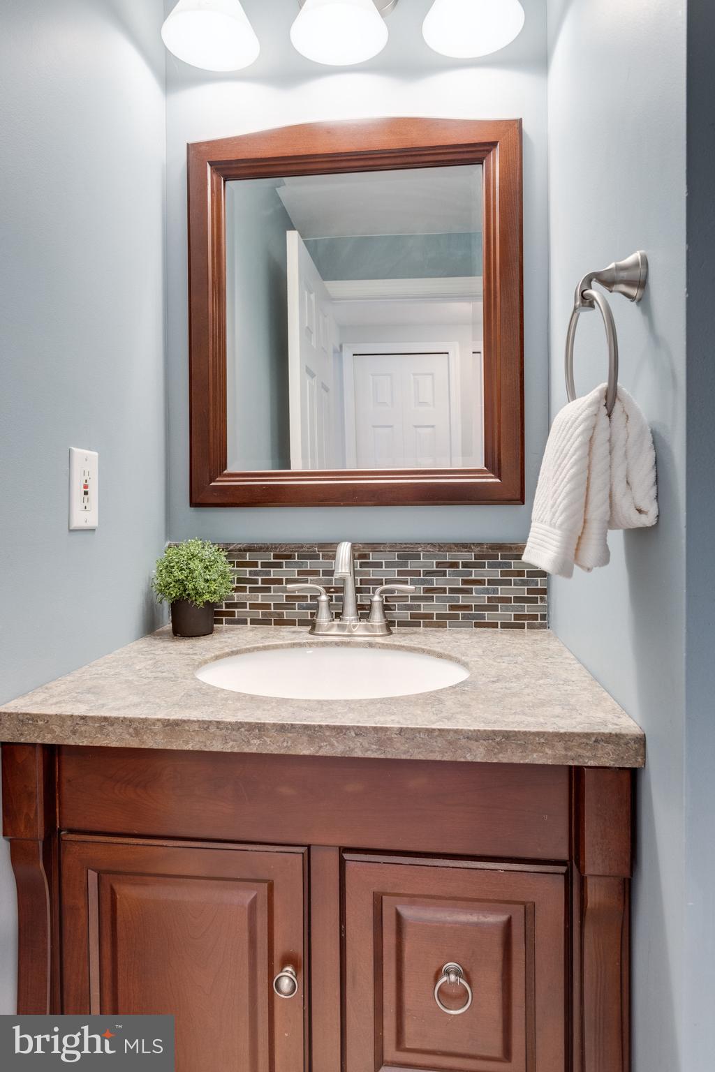 9107 Rookings Court Springfield, VA 22153 - Photo 25 of 86 Powder Room