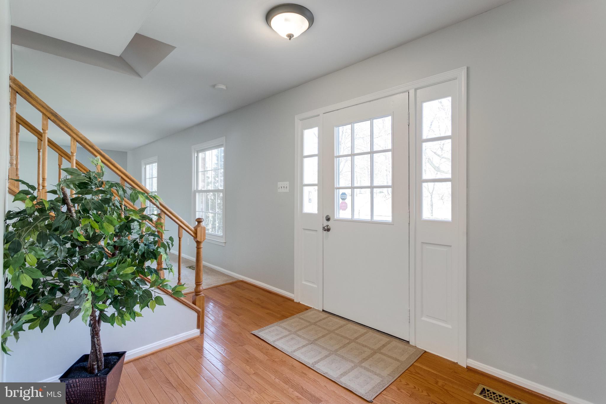 9107 Rookings Court Springfield, VA 22153 - Photo 5 of 86 Elegant Foyer Entrance