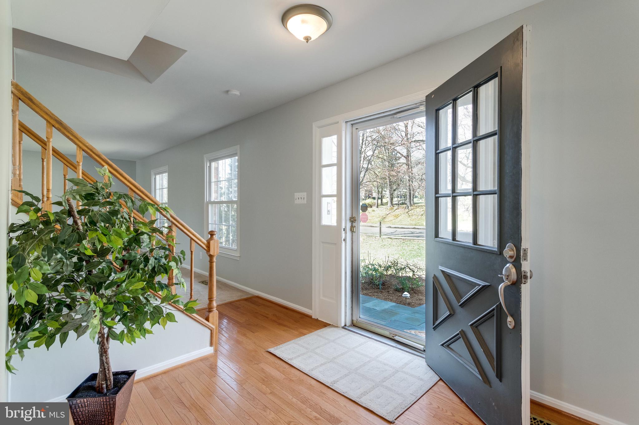 9107 Rookings Court Springfield, VA 22153 - Photo 6 of 86 Elegant Foyer Entrance