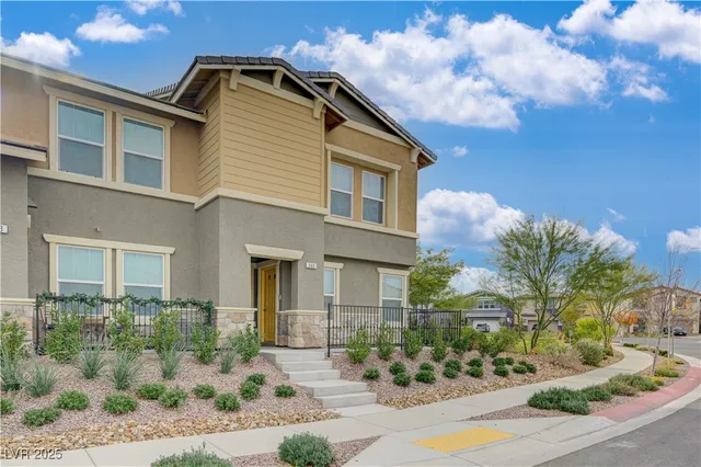 $1,950 | 360 Summer Sparrow Avenue, Unit 360, Henderson, NV 89011