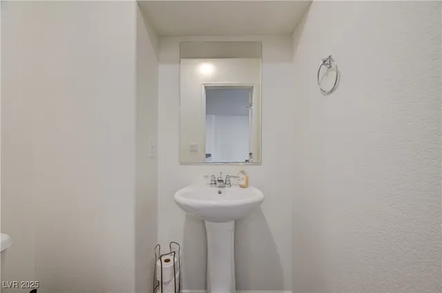 $1,950 | 360 Summer Sparrow Avenue, Unit 360, Henderson, NV 89011