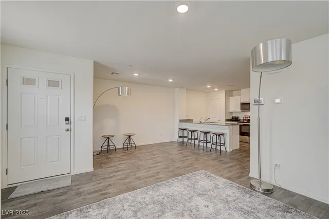 $1,950 | 360 Summer Sparrow Avenue, Unit 360, Henderson, NV 89011