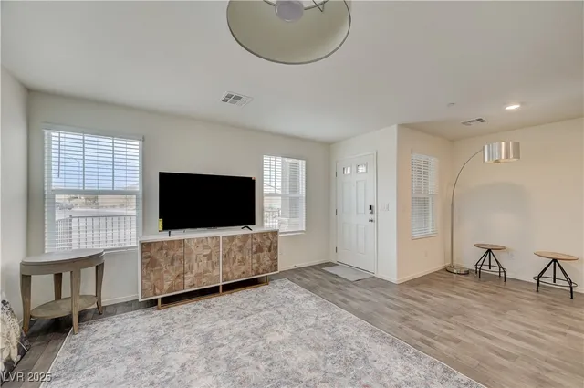 $1,950 | 360 Summer Sparrow Avenue, Unit 360, Henderson, NV 89011
