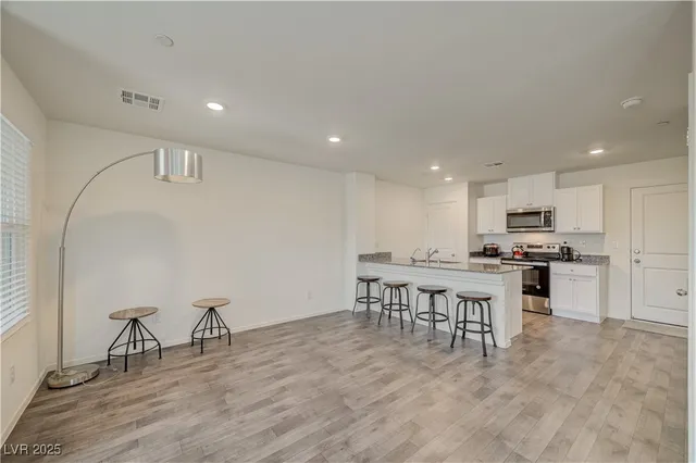 $1,950 | 360 Summer Sparrow Avenue, Unit 360, Henderson, NV 89011