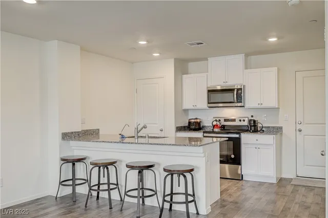 $1,950 | 360 Summer Sparrow Avenue, Unit 360, Henderson, NV 89011