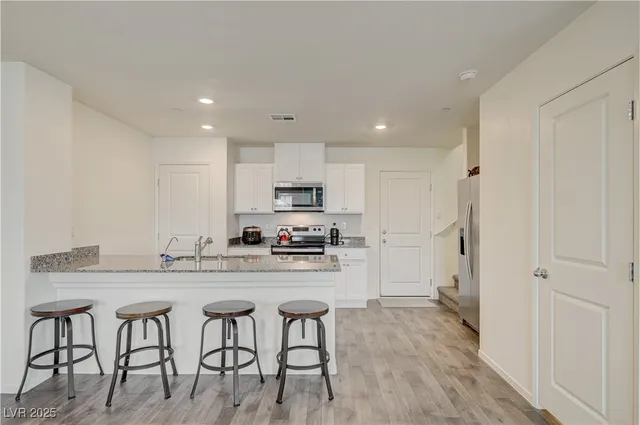 $1,950 | 360 Summer Sparrow Avenue, Unit 360, Henderson, NV 89011