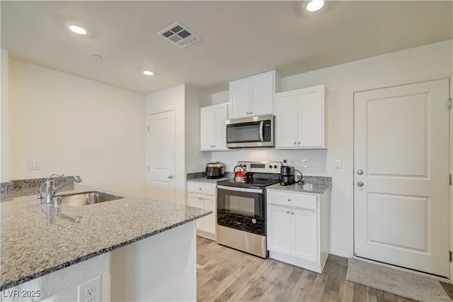 $1,950 | 360 Summer Sparrow Avenue, Unit 360, Henderson, NV 89011