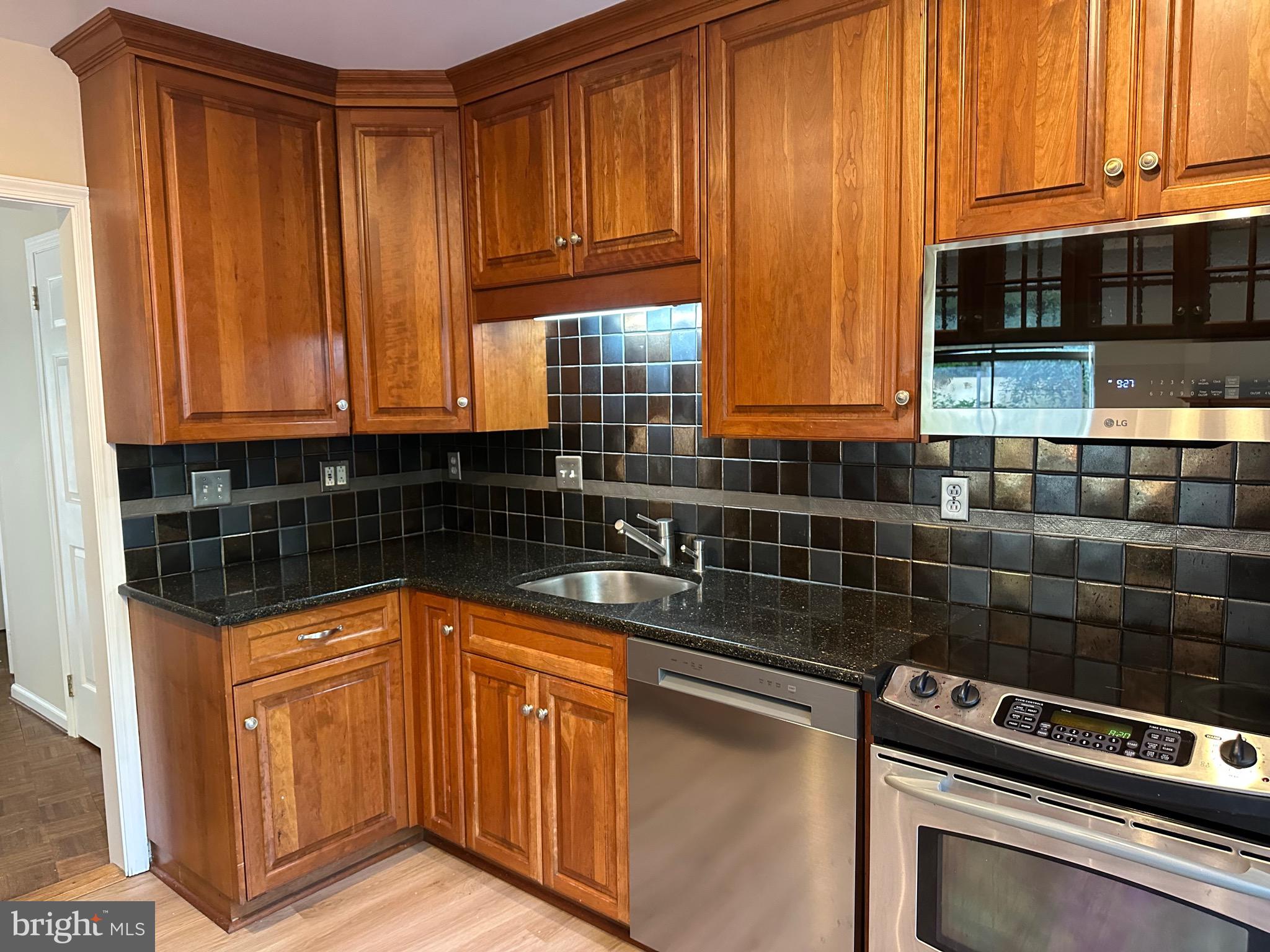 100 Llanalew Road, Unit 7 Haverford, PA 19041 - Photo 3 of 16 wood cabinetry, stainless appliances,