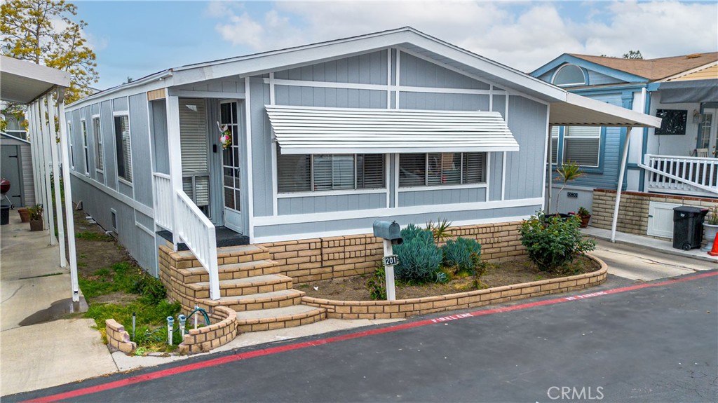 201 Rd Runner Lane Fountain Valley, CA 92708 - Photo 2 of 19