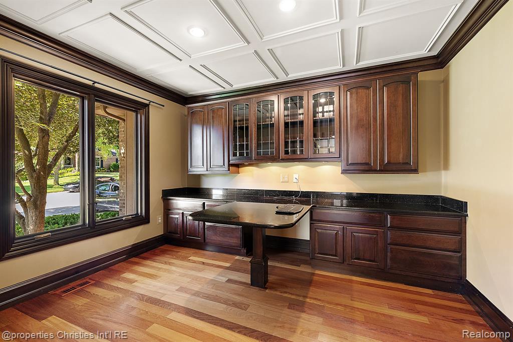 817 Stag Ridge Road Rochester Hills, MI 48309 - Photo 10 of 80