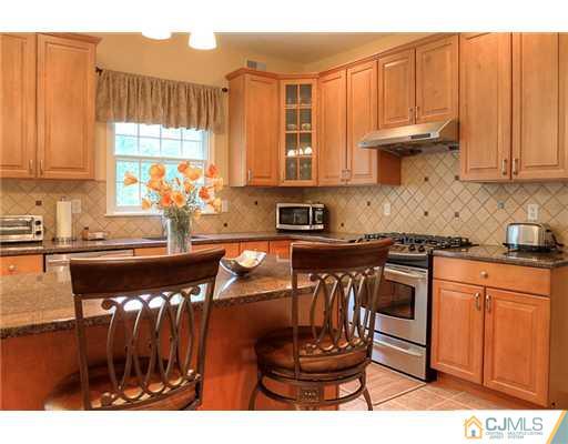 9 Adams Street Edison, NJ 08820 - Photo 4 of 10 Gallery Image 4