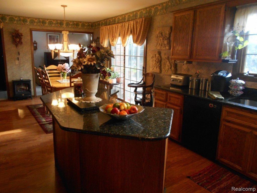 736 Stanford Circle Rochester, MI 48309 - Photo 17 of 41 DSCN0163.jpg